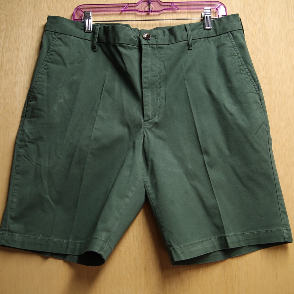 IZOD Saltwater Stretch Mens Green Chino Shorts Size 36 Flat Front Casual